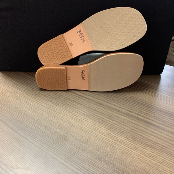 Black sandal. - Picture 3 of 3